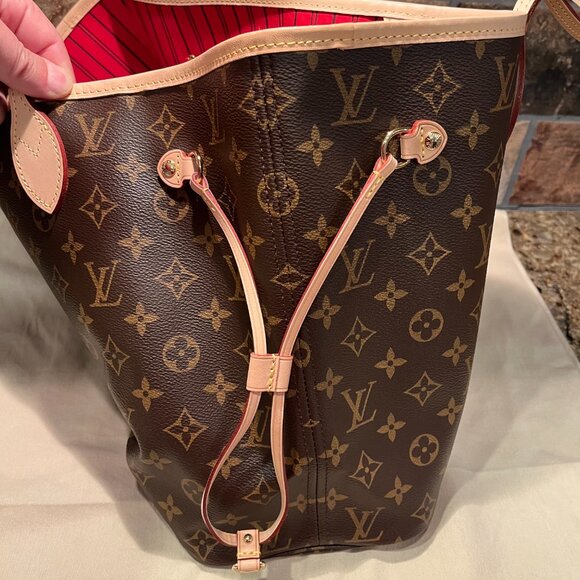 Louis Vuitton Neverfull MM Monogram Tote - Picture 4 of 10